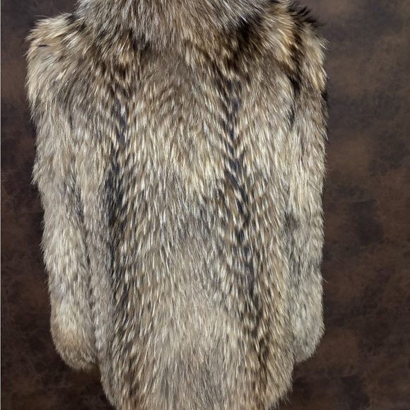 Authentic coyote fur coat - Picture 4 of 10